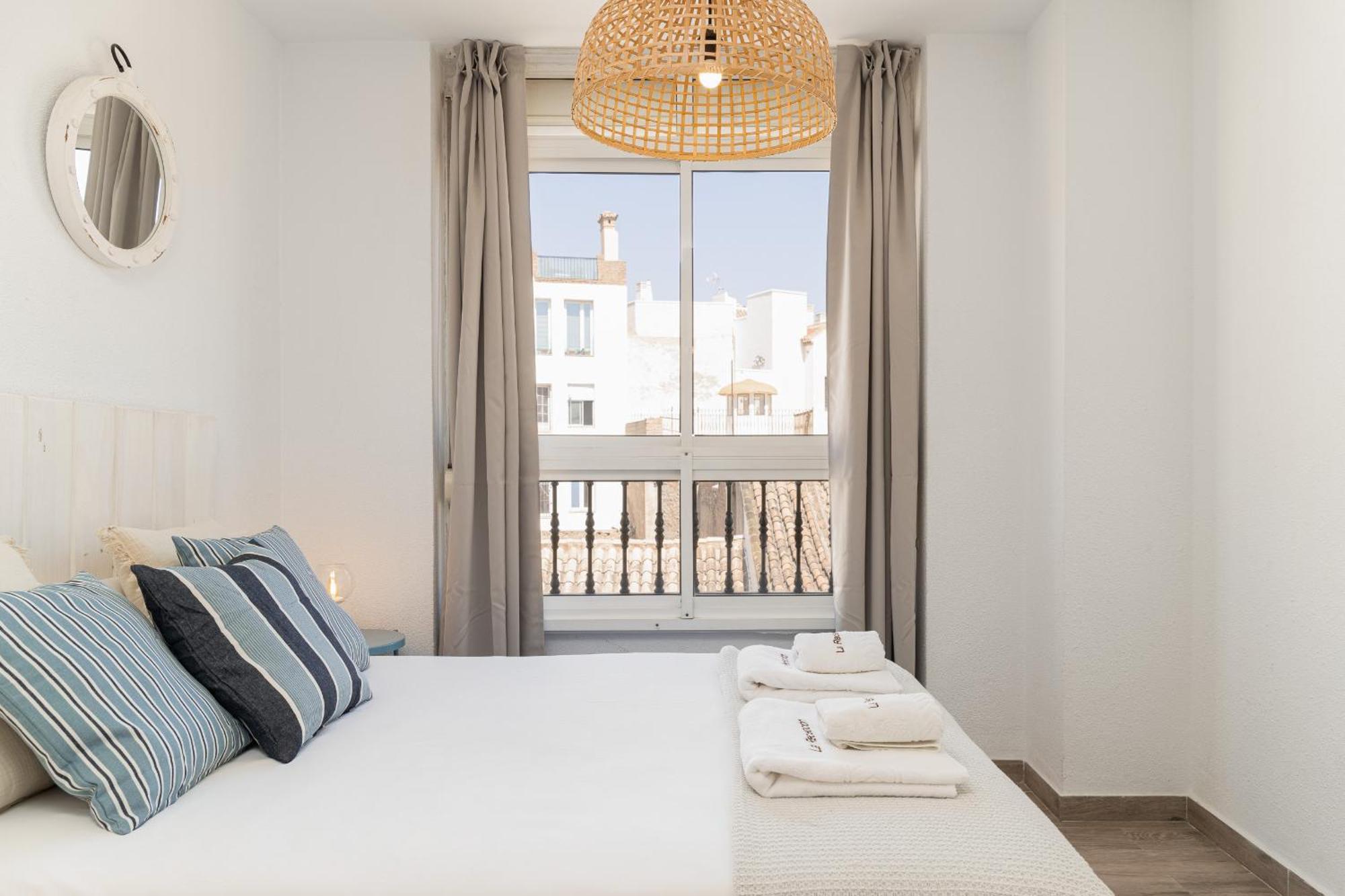 Апартаменти C103 - Sunny Terrace, Old Town Views Малага Екстер'єр фото